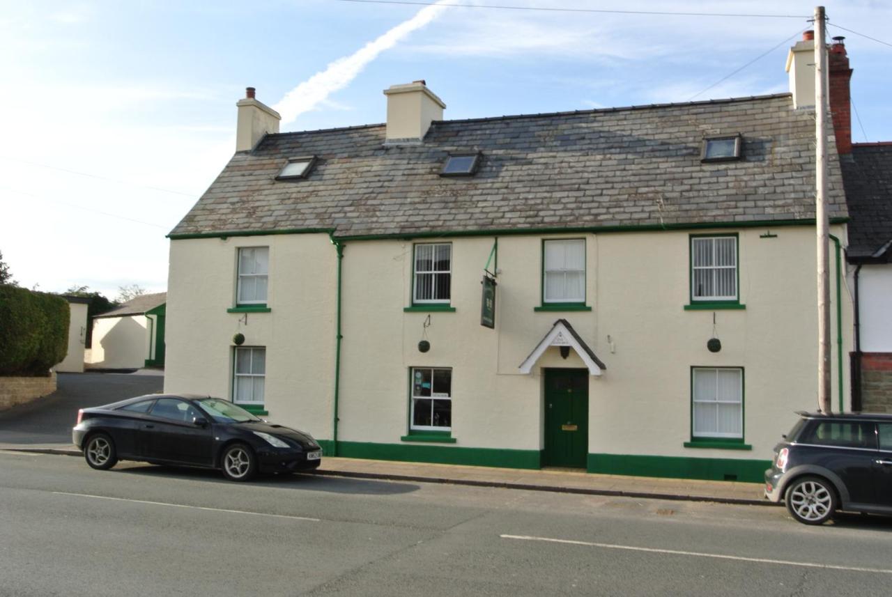 Old Castle Farm Guest House Brecon Exterior foto